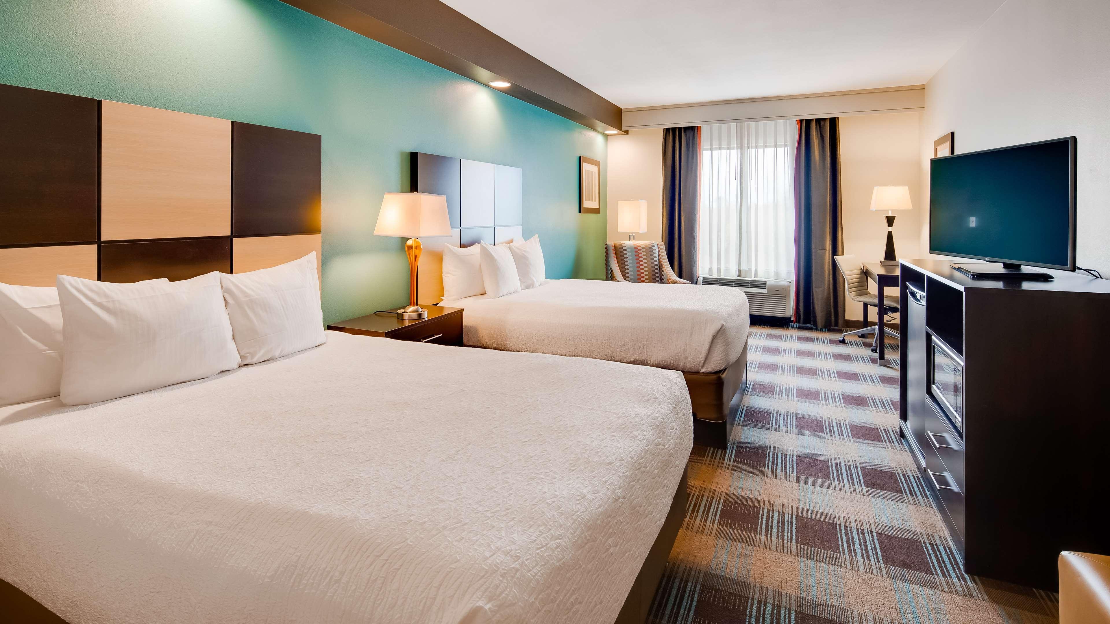 Best Western Plus Atrium Inn & Suites Clarksville Exterior photo